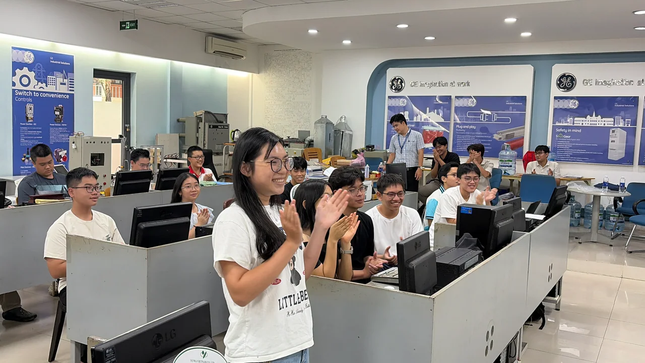 Châu Thảo participating in a research discussion